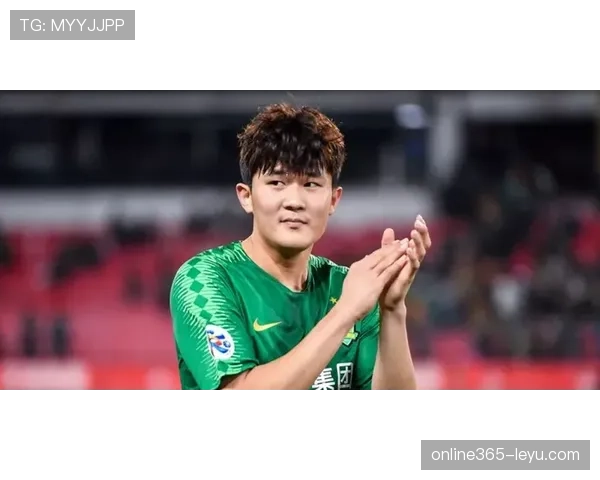 金玟哉出球能力解析:精准长传与冷静组织成比赛关键 金玟哉出球能力解析:精准长传与冷静组织成比赛关键