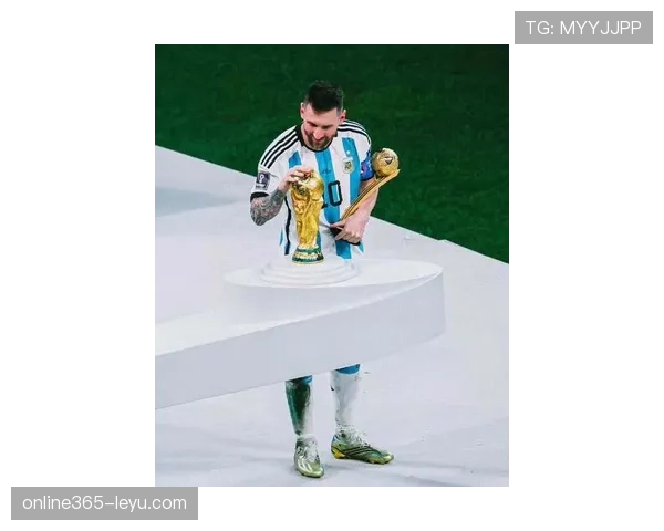 梅西重披阿根廷队长袖标,开启承载希望与荣耀的新征程 梅西重披阿根廷队长袖标,开启承载希望与荣耀的新征程