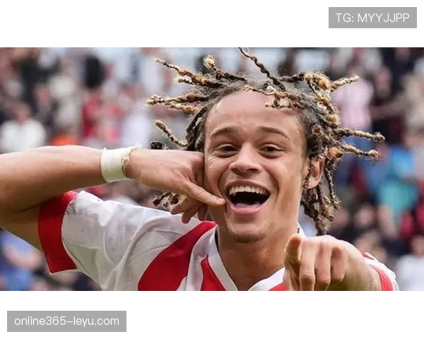 哈维·西蒙斯荣膺年轻MVP,展现足球未来之星的潜力与状态提升