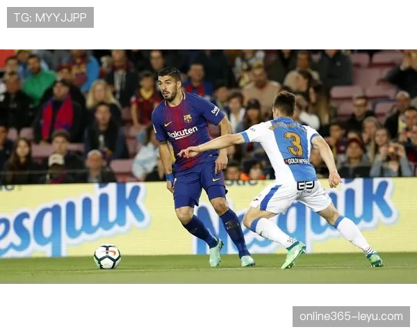 巴尔科拉左右路角色适配差异：跑位平衡与空间转换分析