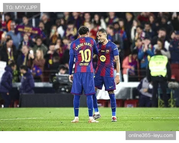 拉菲尼亚与亚马尔右边锋竞争及战术适配分析 拉菲尼亚与亚马尔右边锋竞争及战术适配分析